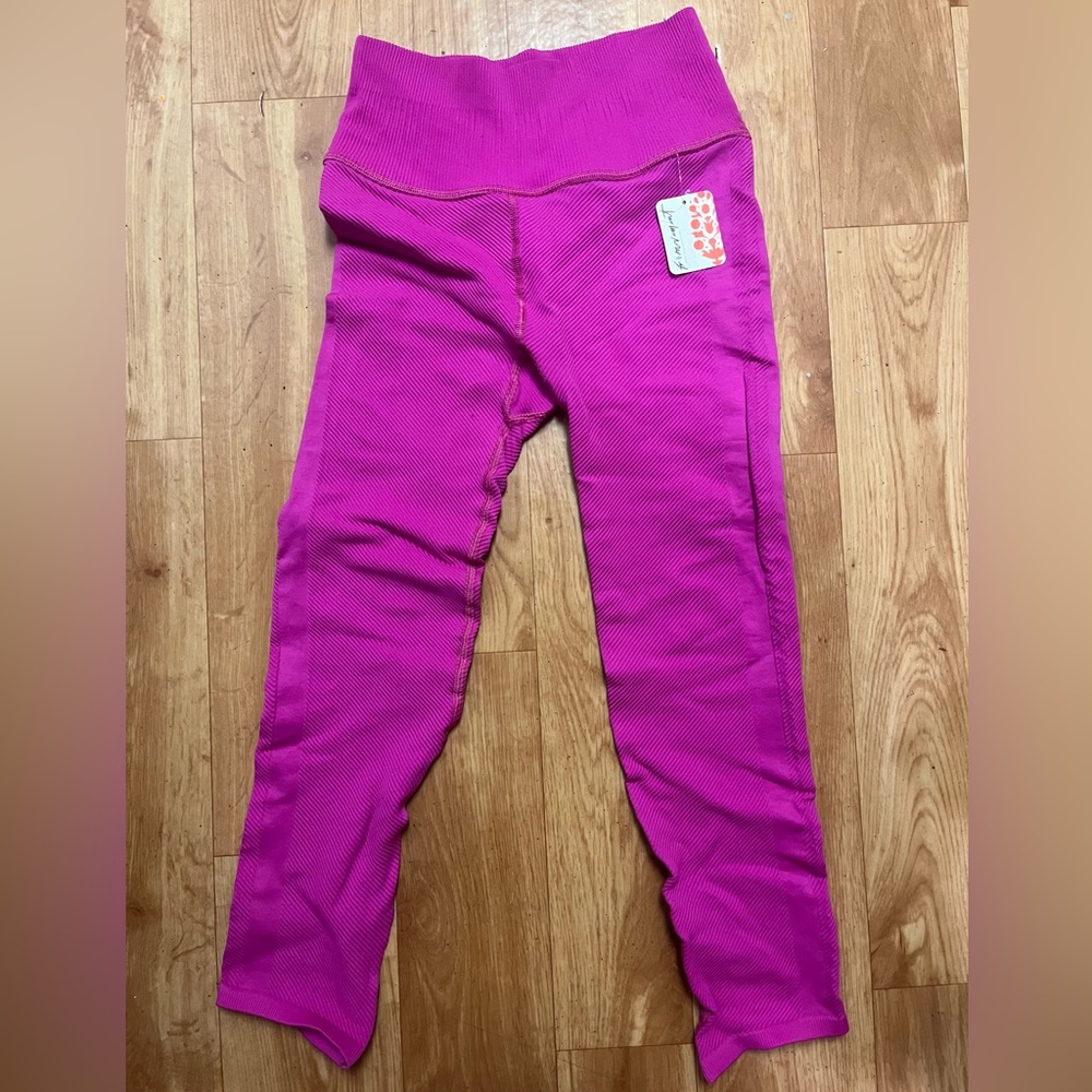 NWT Free People Movement free throw leggings in Mexican sage. Size S